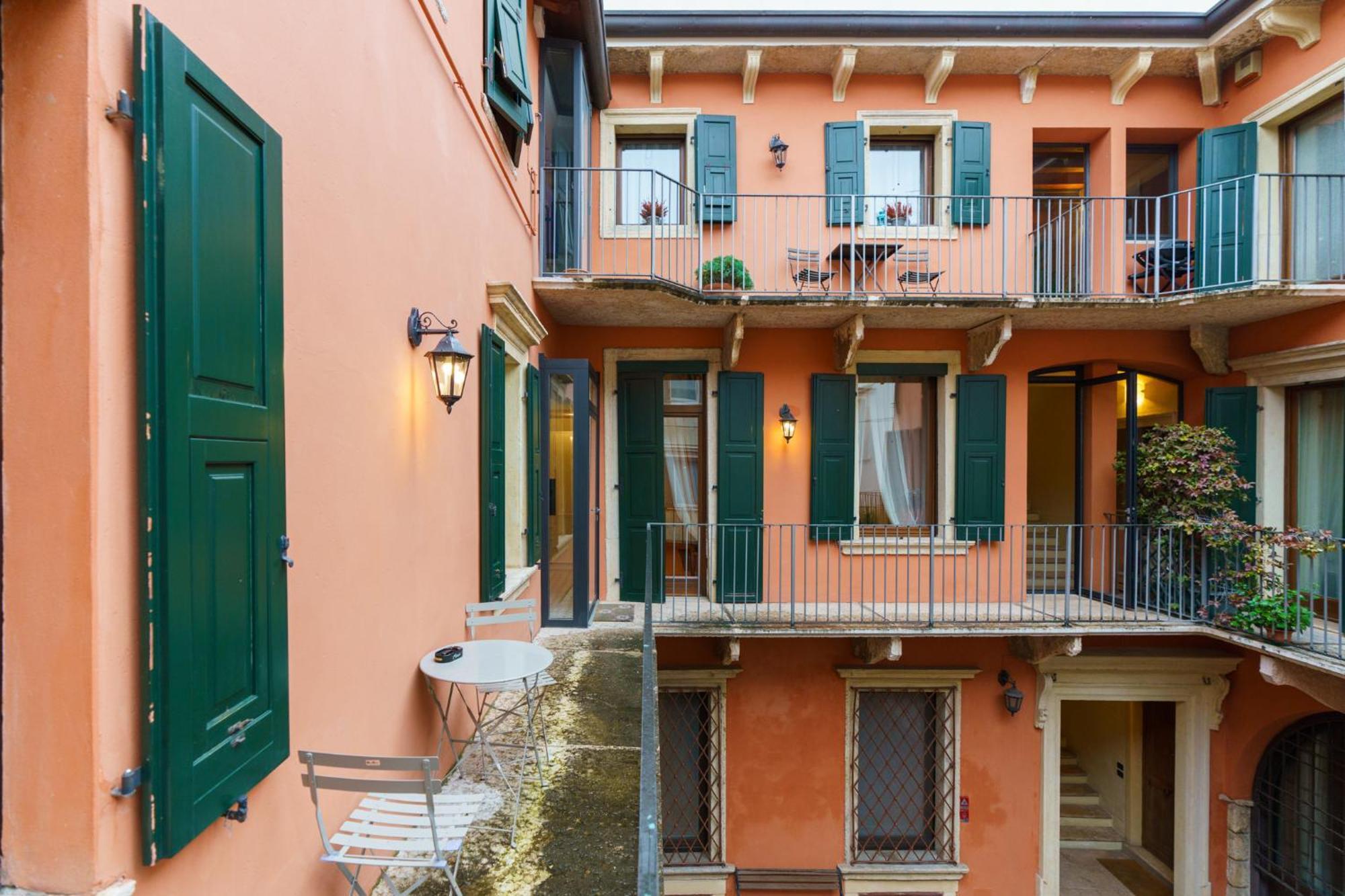Domus Verona - Elegante Residenza Satiro Exterior photo